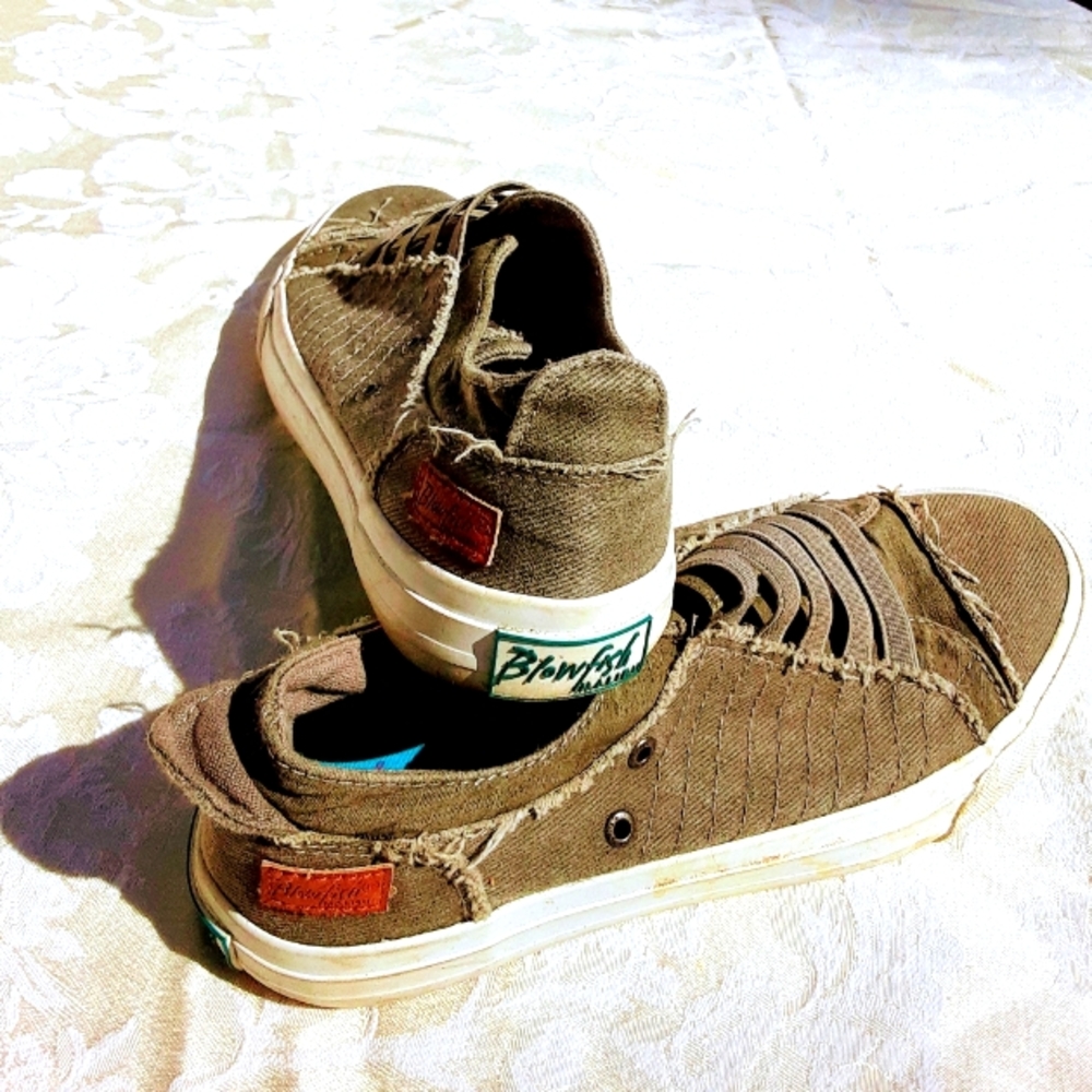 Blowfish Malibu Canvas shoes/sneaker/flats.